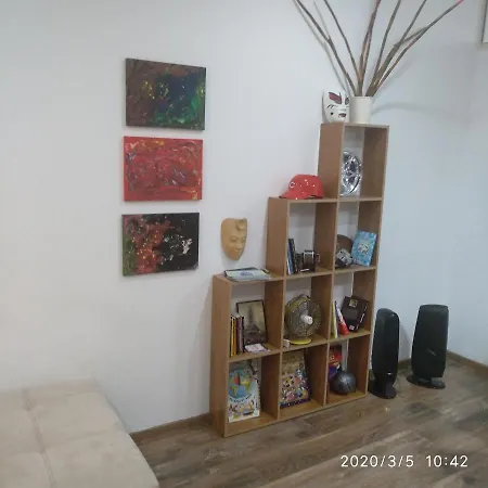 Marias In Blloku, 地拉那