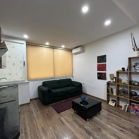 Marias In Blloku, 地拉那