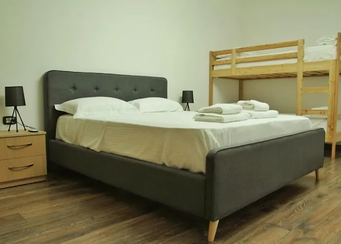 Marias In Blloku, * Tirana